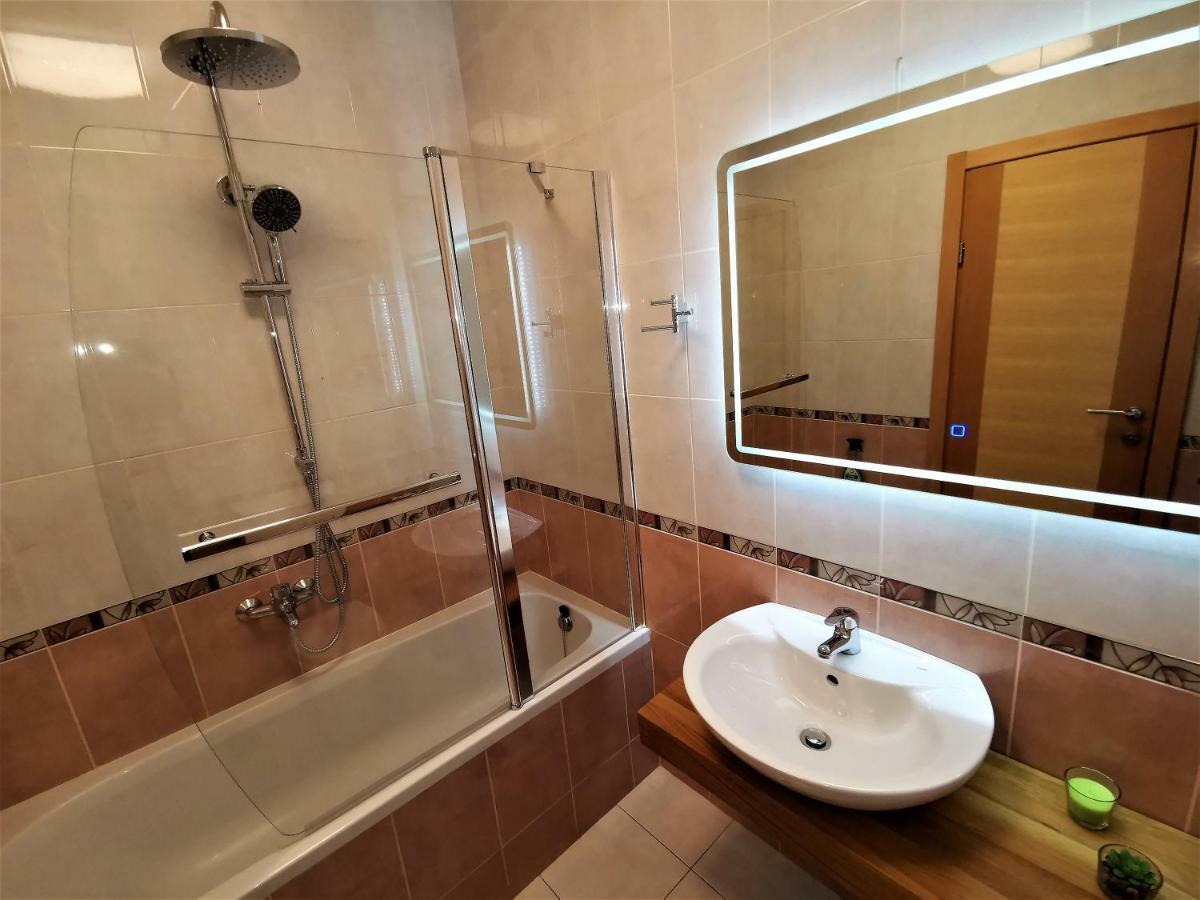 Makarska, Panoramic Sea & Mountains View, Cucek Apartment